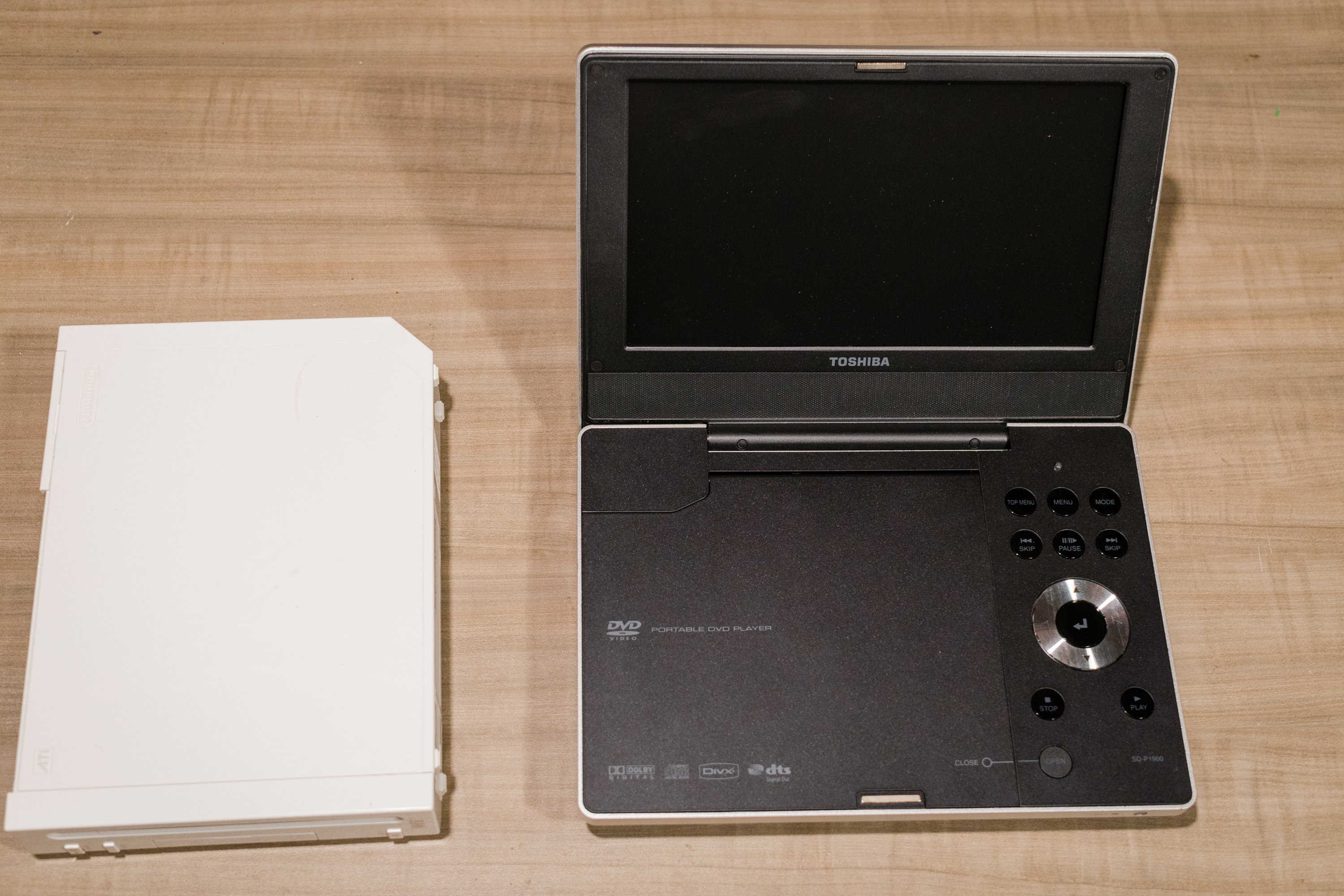 DVD player next to wii.jpg